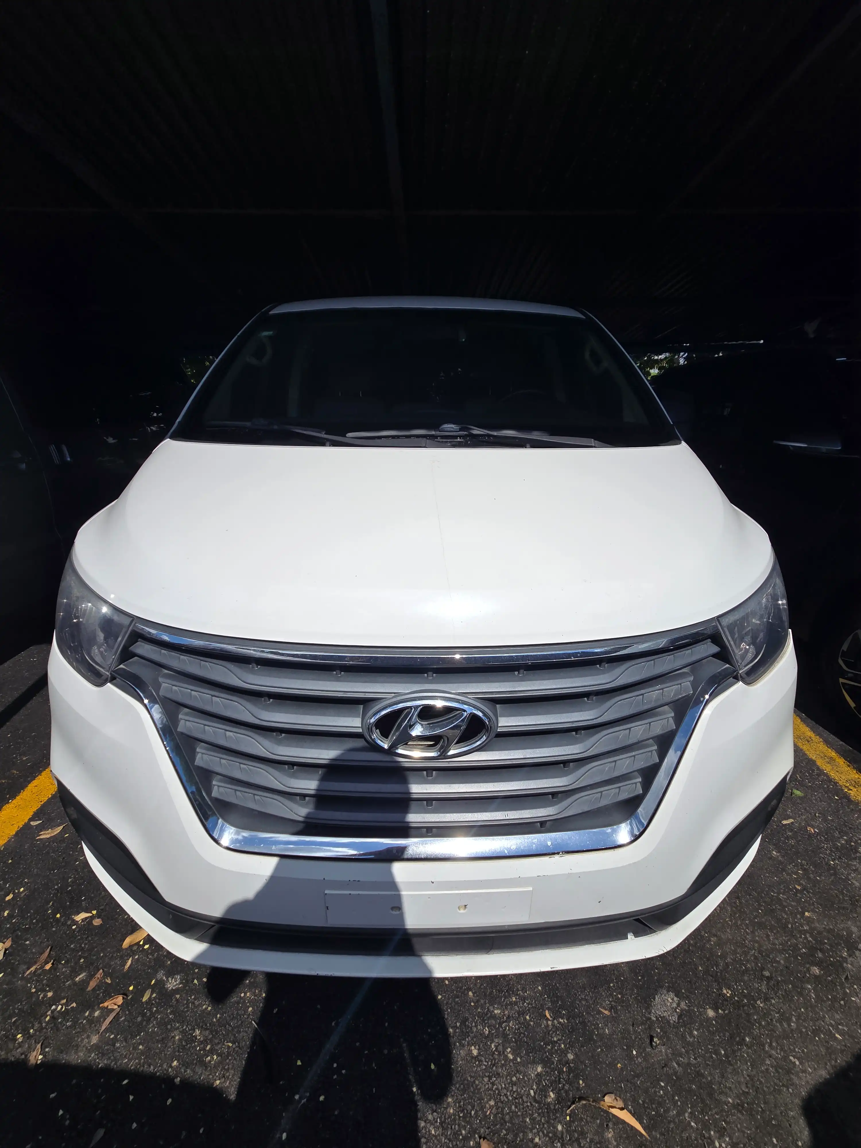 Alquiler AUTOBUS HYUNDAI H-1 2019 — ROB-REI Rent A Car