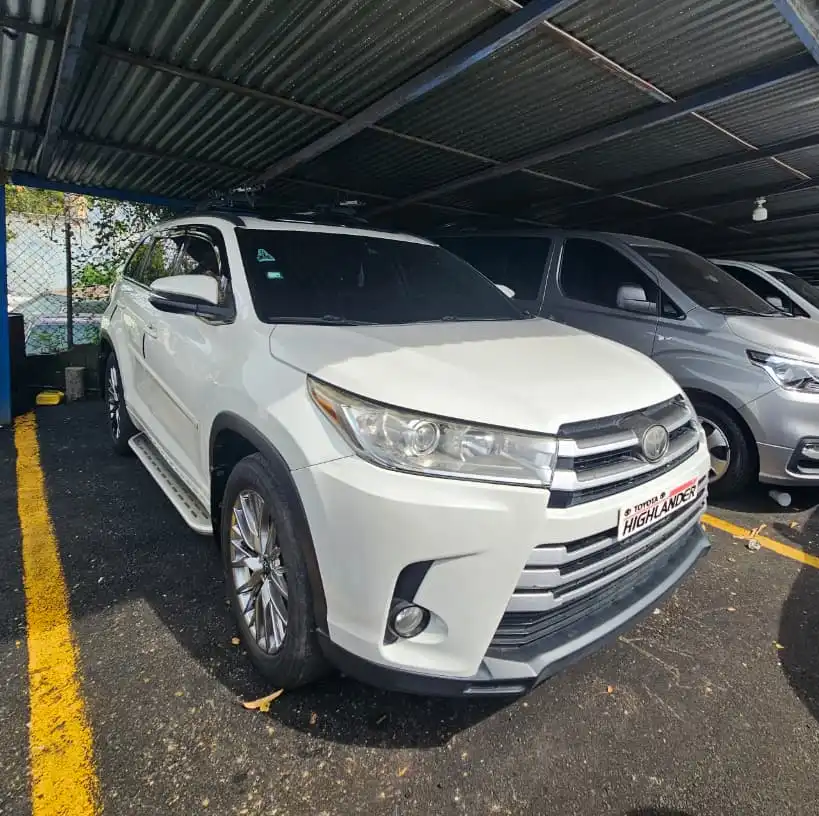 Alquiler JEEP TOYOTA HIGHLANDER XLE 4WD 2017 — ROB-REI Rent A Car